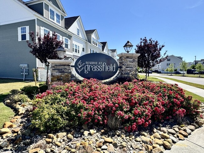 Building Photo - First Time Rental - Ready July 30th! 4 Bedrooms PLUS Loft! Great Views! Dog Park - Stocked Fishin...