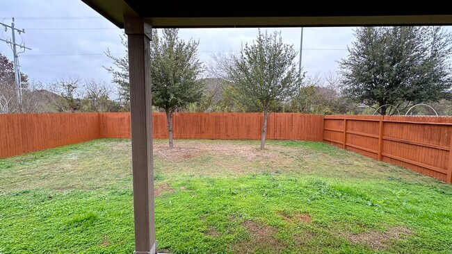Building Photo - Nice 3/2 Home Available for Immediate Move...