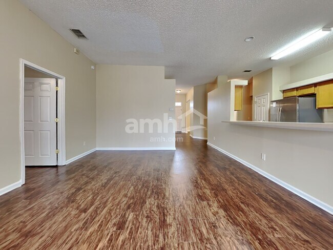 Foto del edificio - 5631 Ortega Park Blvd