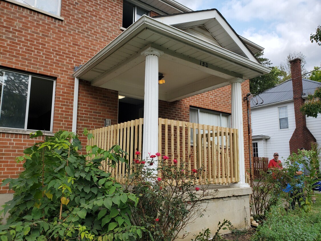 Foto principal - 160 S Riverside Dr