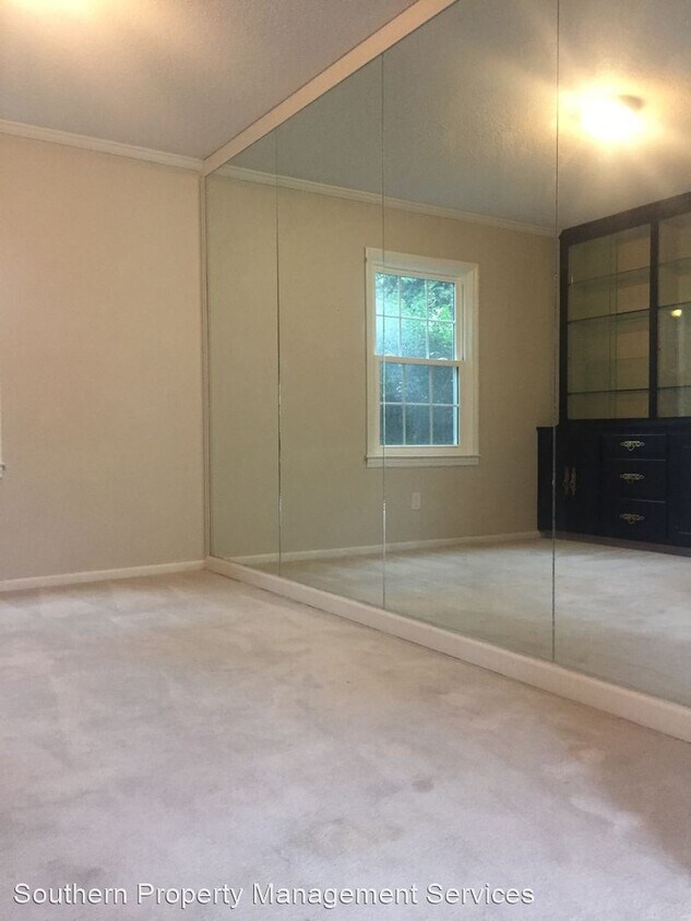 Foto principal - 4 br, 2.5 bath House - 214 Oak Leaf Dr