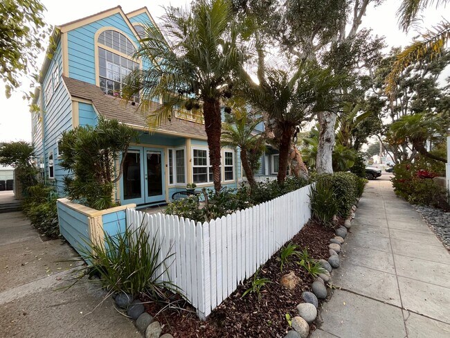 Foto del edificio - Mission Beach, 2 bedroom, 2 bathroom, with New Carpet, Parking, Laundry, Patio (807 Nantasket Ct....
