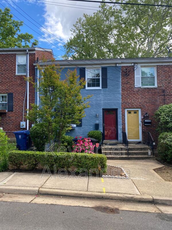 Building Photo - 213 Aspen St