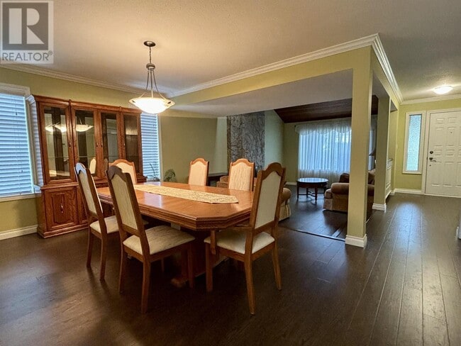 Building Photo - 460 Glenbrook Dr