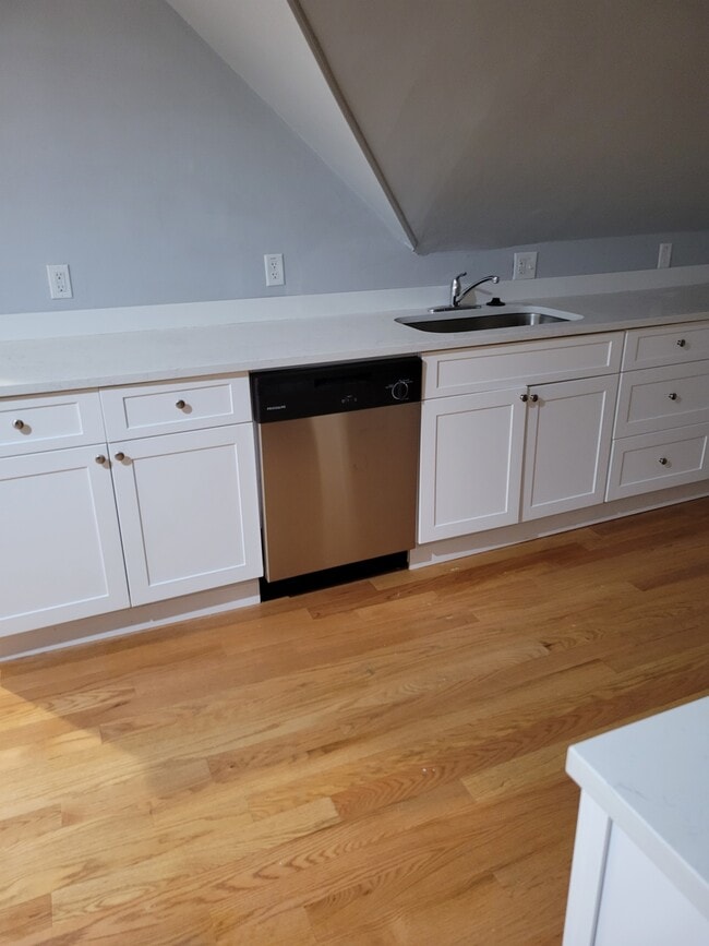 Kitchen - 281 Ash St