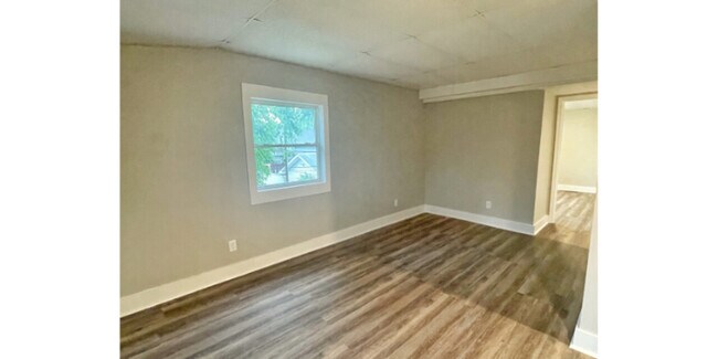 Building Photo - 714