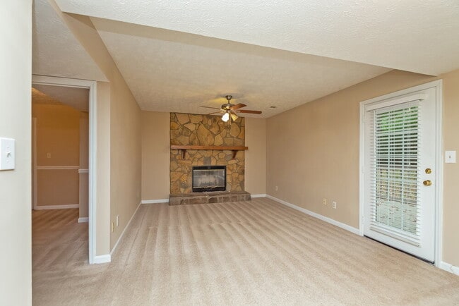 Building Photo - 5972 Nell Ln