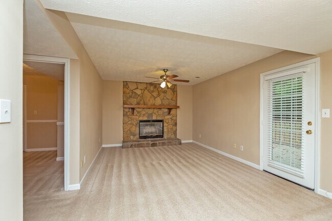 Foto del edificio - 5972 Nell Ln