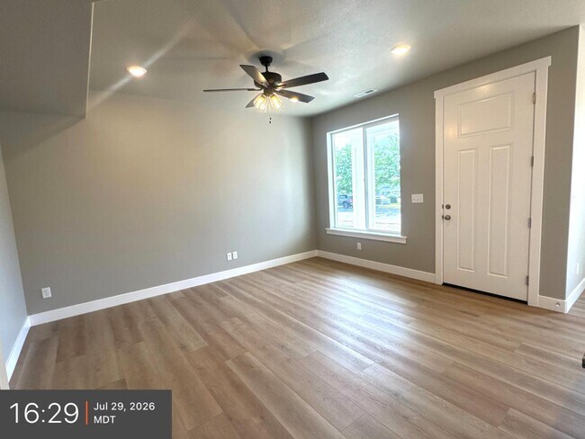 Building Photo - 851 E 270 S