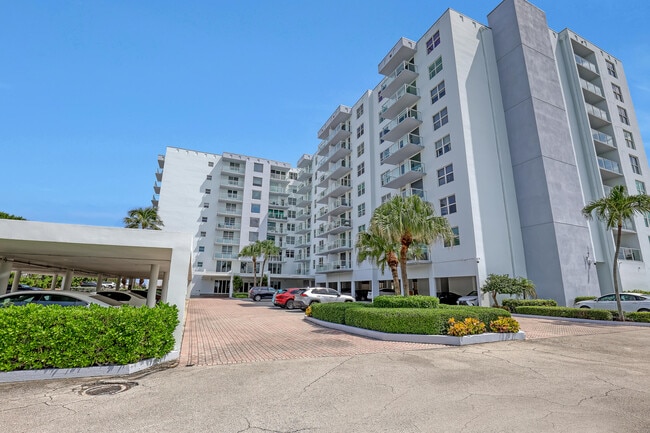 Foto del edificio - 3450 S Ocean Blvd