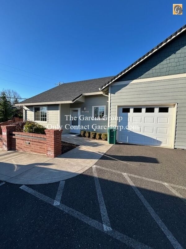 Building Photo - 15454 SE East Ave