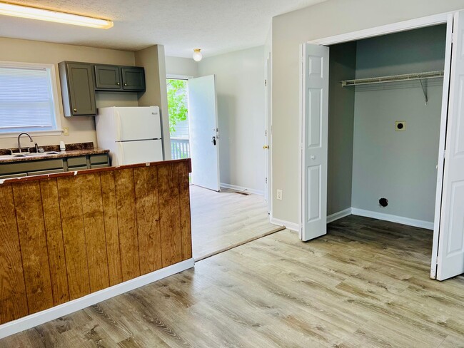 Building Photo - Three Bedroom/Two Full Bath House in West ...