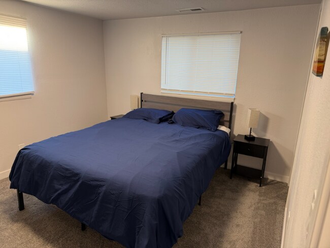 Foto del edificio - 800 W 10th St