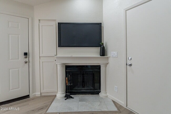 Building Photo - 4901 S Calle Los Cerros Dr