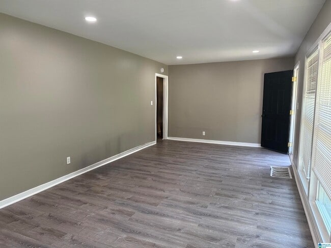 Building Photo - 907 77th Way S