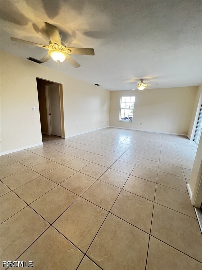 Building Photo - 609 SE 23rd Pl