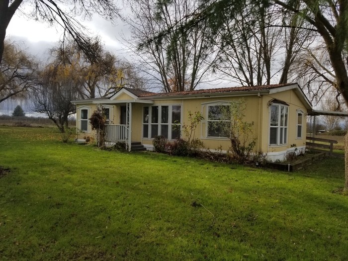 country-home-with-large-yards-and-pasture-house-rental-in-central