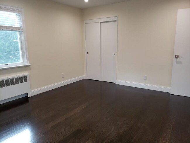 Building Photo - 250 Tibbetts Rd