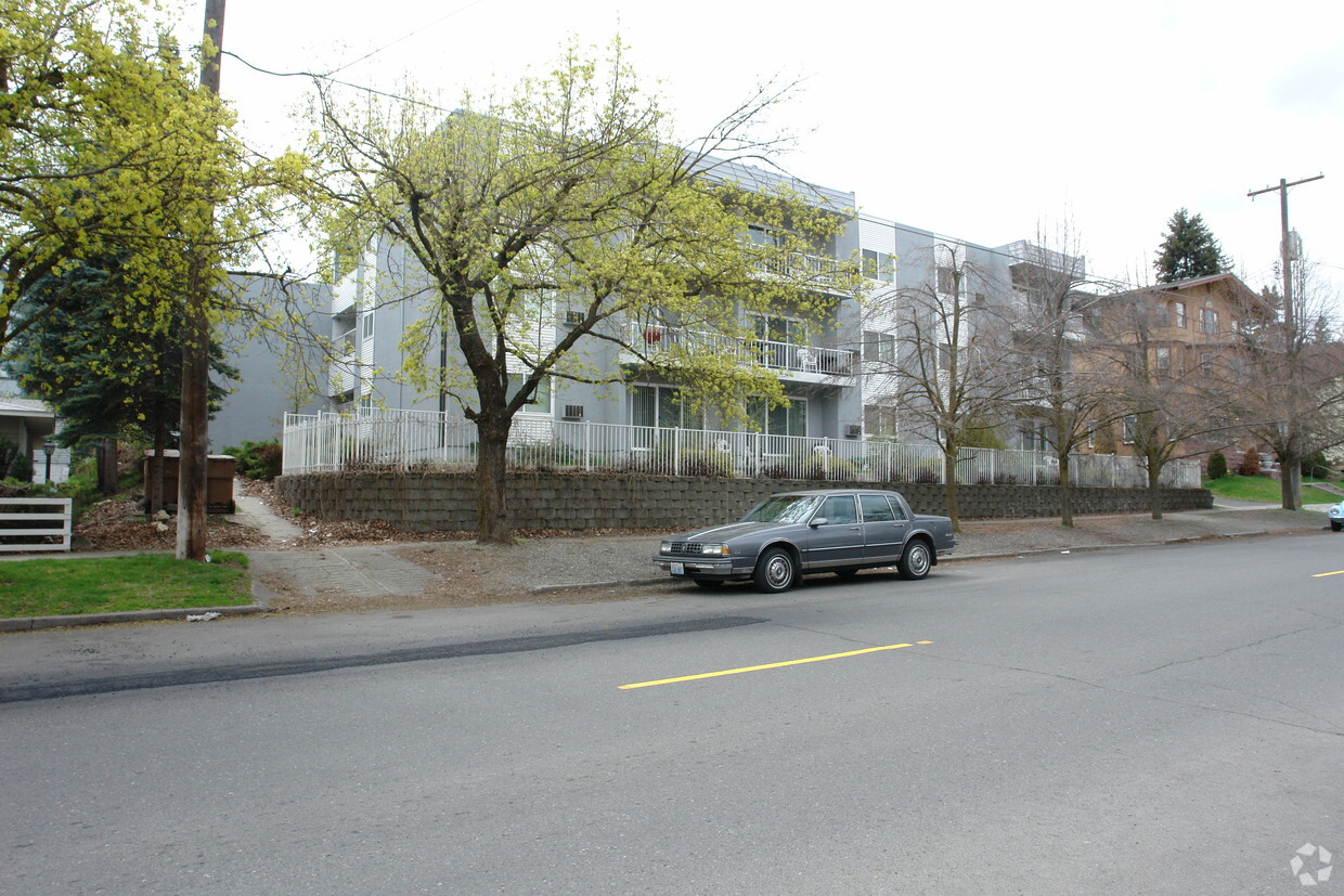 Building Photo - 1917 W Riverside Ave