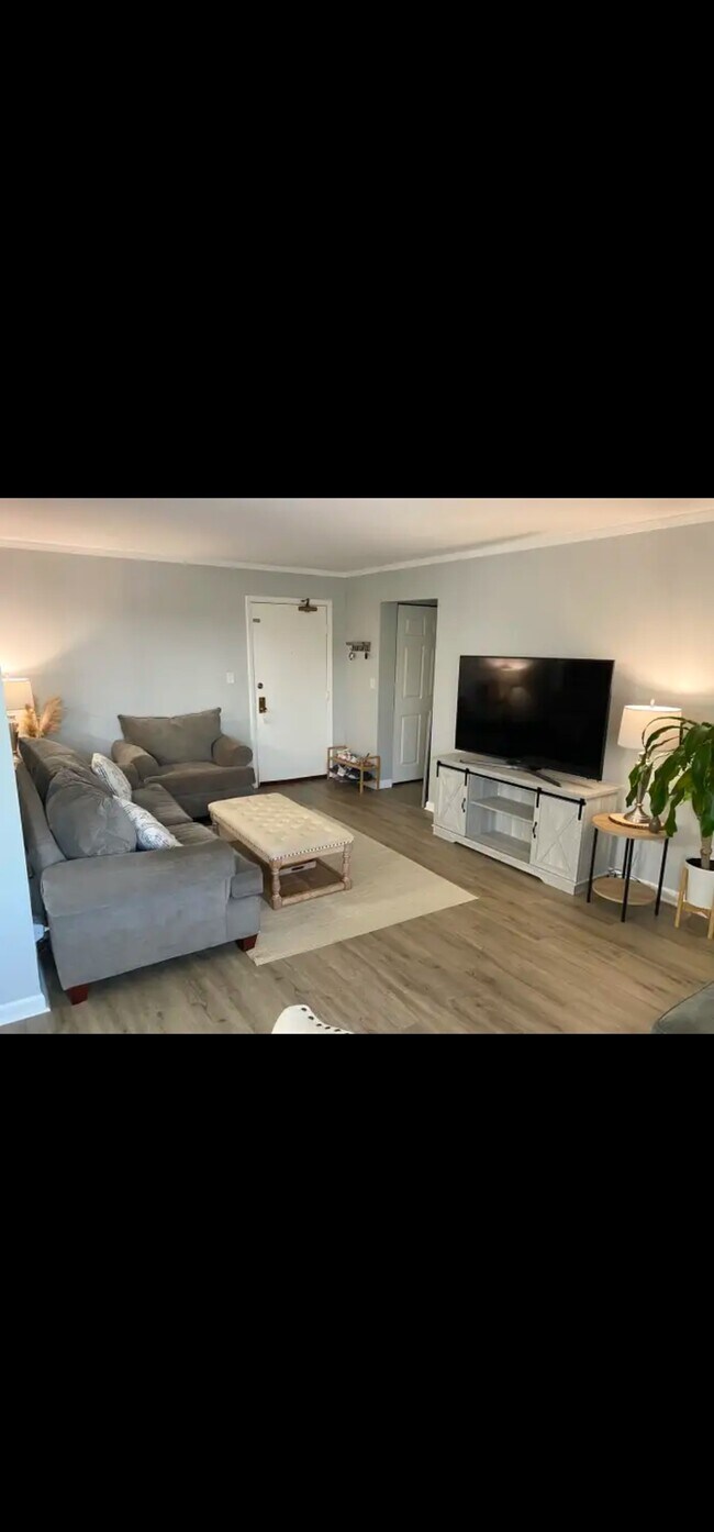 Foto del edificio - 1460 Fairlane Dr