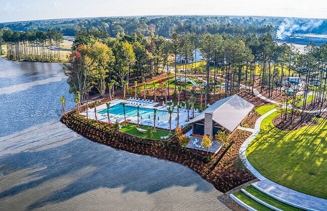 Building Photo - NEW CONSTRUCTION MOVE-IN READY (PET FRIENDLY)