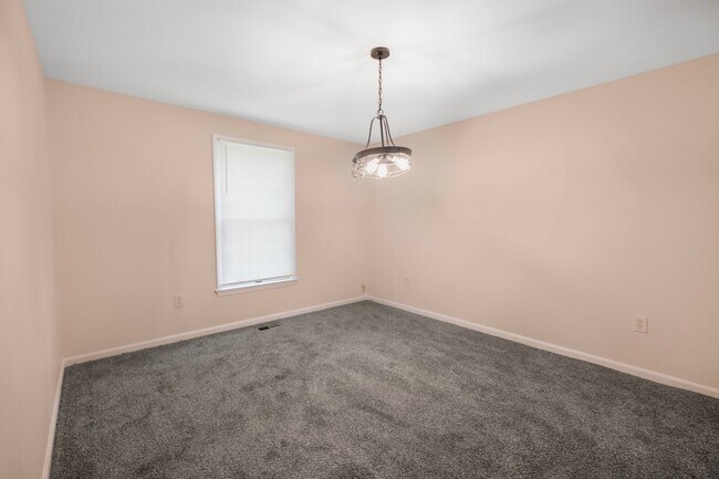 Building Photo - Spacious 4 BR/2.5 BA Single-Family Home in...