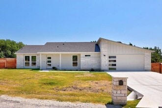 Building Photo - 2105 Valley Forge Cove