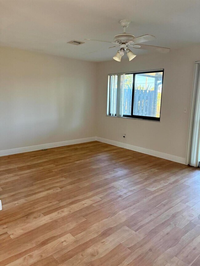 Foto del edificio - 5106 Pier Dr