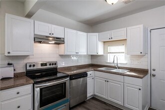 Building Photo - 404 Paines Ave NW