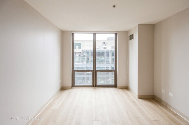 Foto del edificio - 2 E Erie St