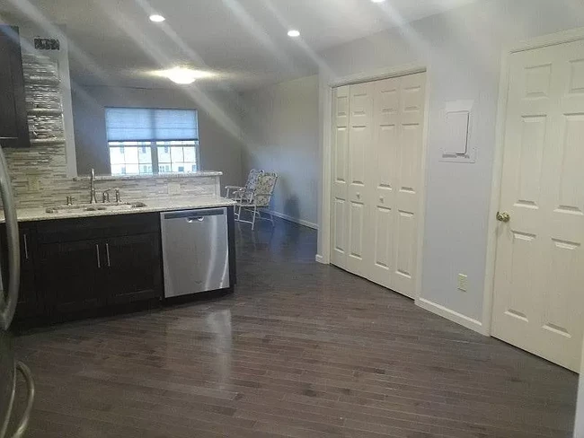 Building Photo - 202 Weeping Willow Ln