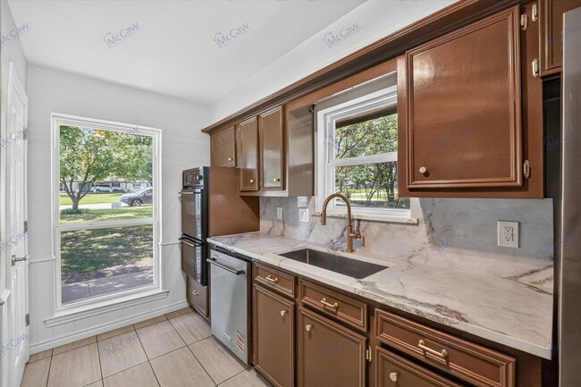 Building Photo - 3505 Larkin Ln