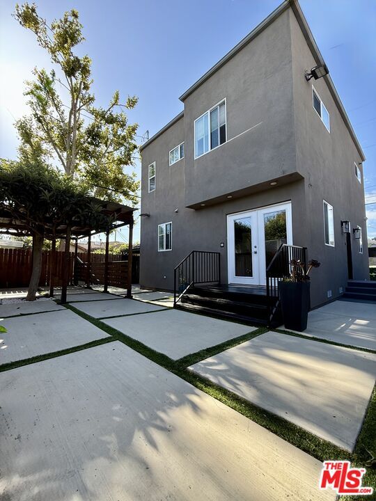 Building Photo - 635 N Formosa Ave