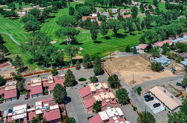 Building Photo - 5200 Villa View Dr