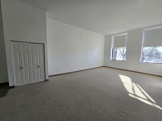 Building Photo - 130 Beach St