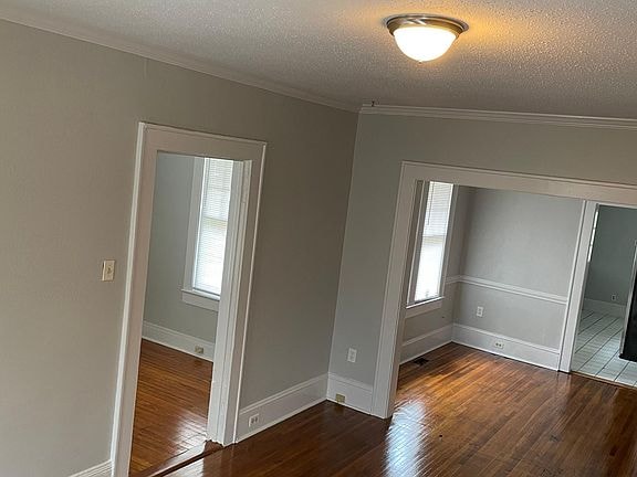 Building Photo - 515 E Tremont Ave