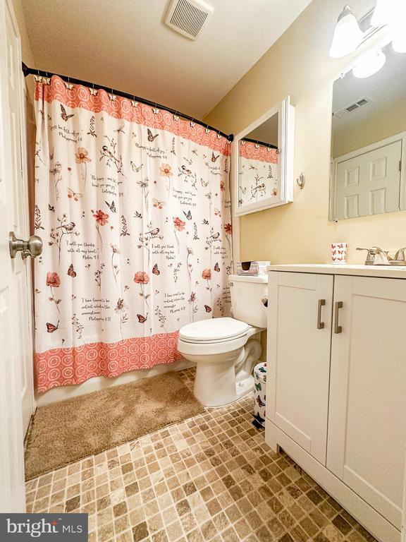 Building Photo - 15 Scotch Pine Dr