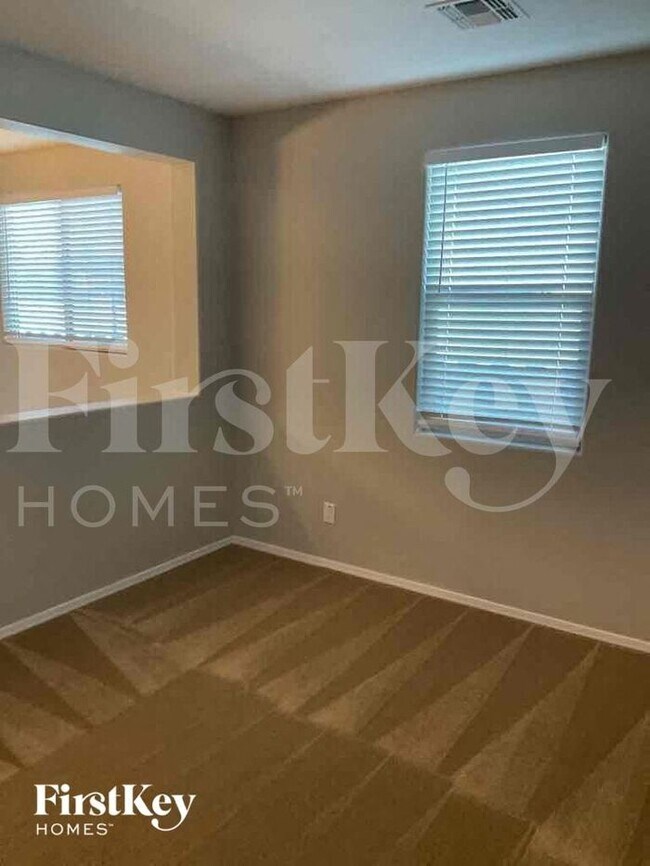 Foto del edificio - 18197 W Foothill Dr