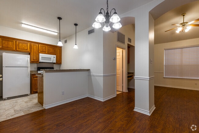 1BR, 1BA - 784SF - Waxahachie Village Apartments Condominiums