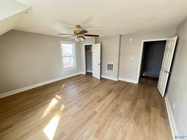 Foto del edificio - 3505 Bradley Huntsville St