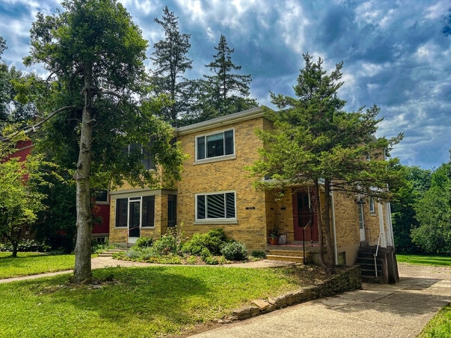 Building Photo - 6035 Oakwood Ave