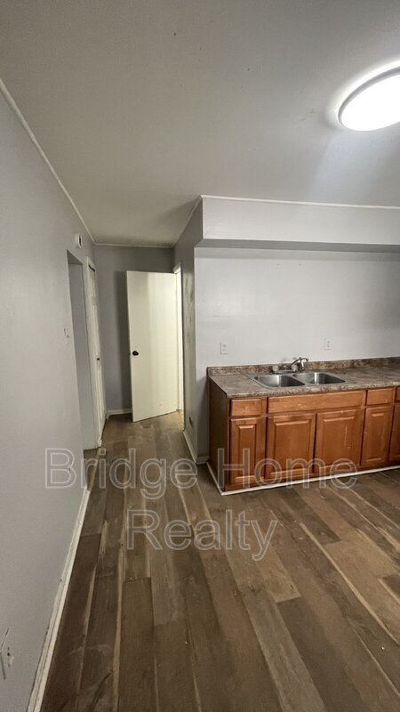 Building Photo - 447 Hays Ave