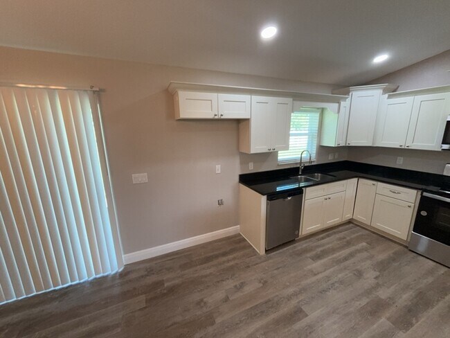 Foto del edificio - 7110 N Westbrook Way