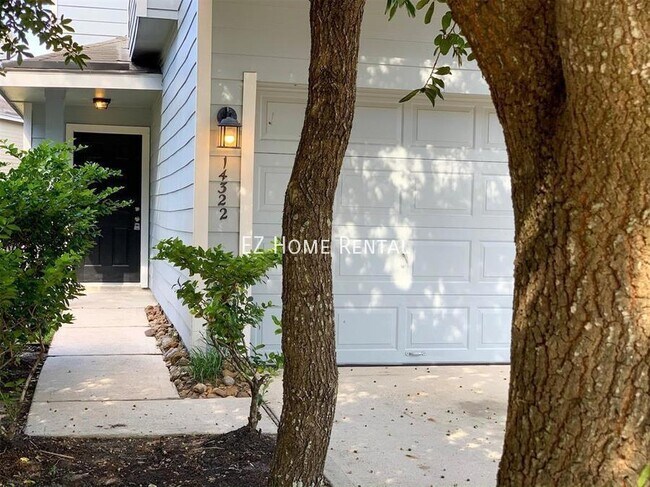 Building Photo - PREMIUM TOWNHOUSE LOT w/ POPULAR OPEN FLOO...