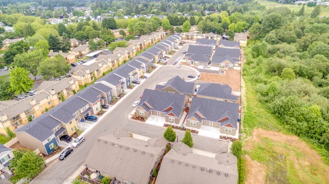 Building Photo - Willow Creek Townhomes