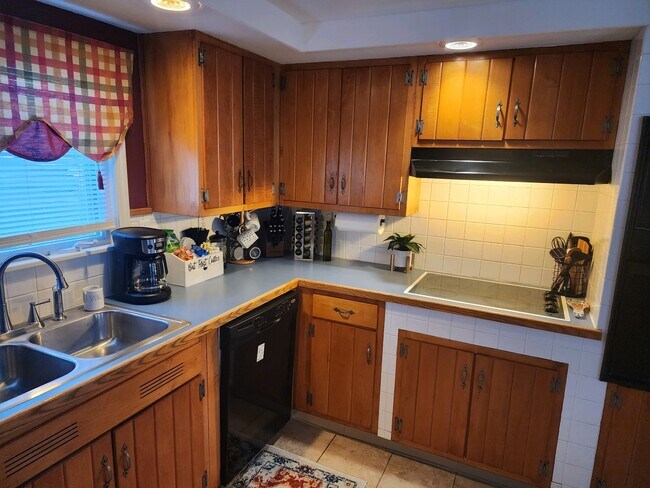 Kitchen - 400 Fairmount Ave