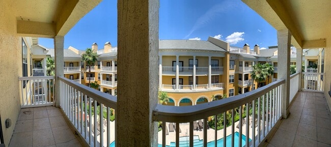 Photo - New listing 2/2 with pool view House