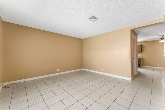 Building Photo - 1701 Cordoba Ln