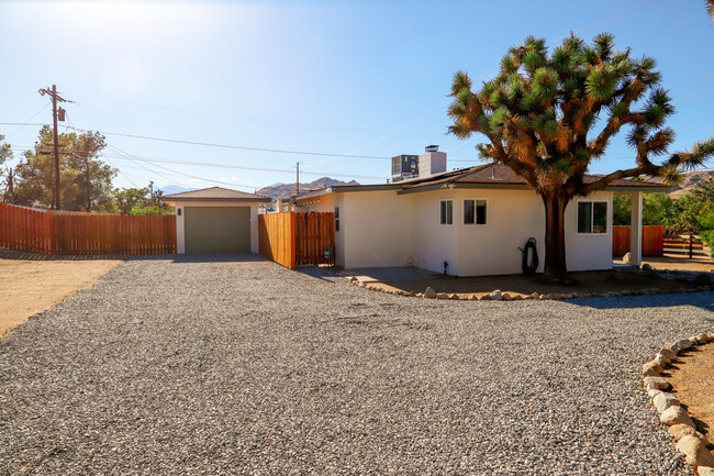 Building Photo - 55585 Onaga Trail