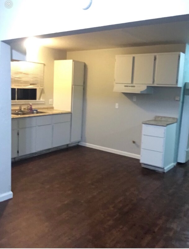 Foto del edificio - 15726 L St